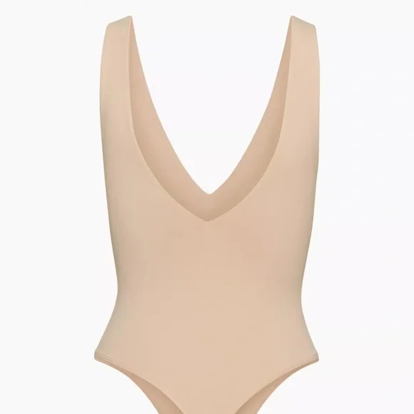 Aritzia Babaton Contour V-Neck Bodysuit - Picture 2 of 5